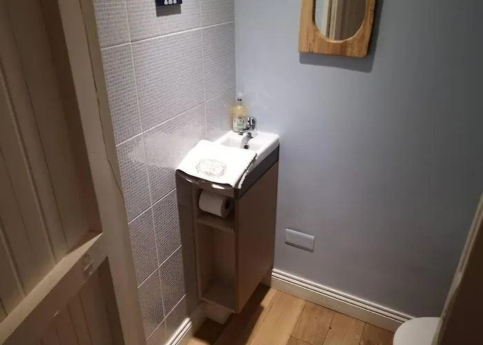 Tranquil Country Escape West Coast Adventure Awaits Villa